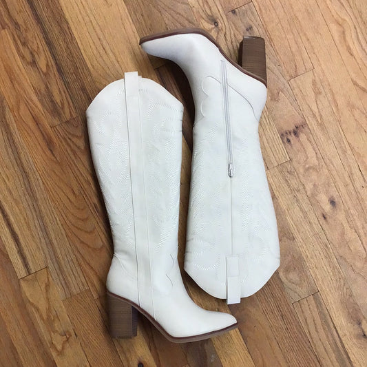 The Ivory Dakota Boot